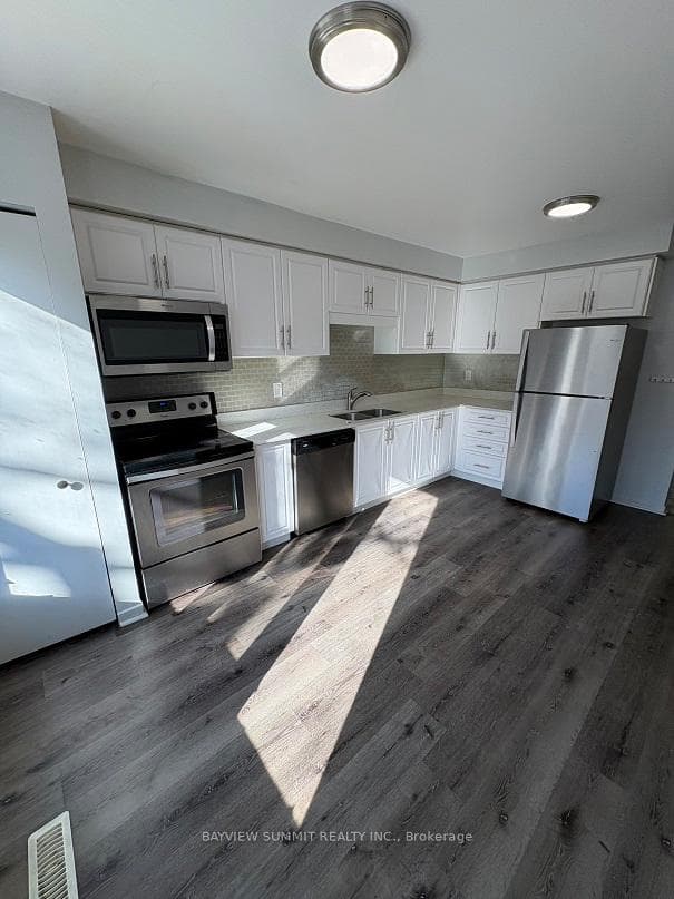 17 Hampton Way photo 8
