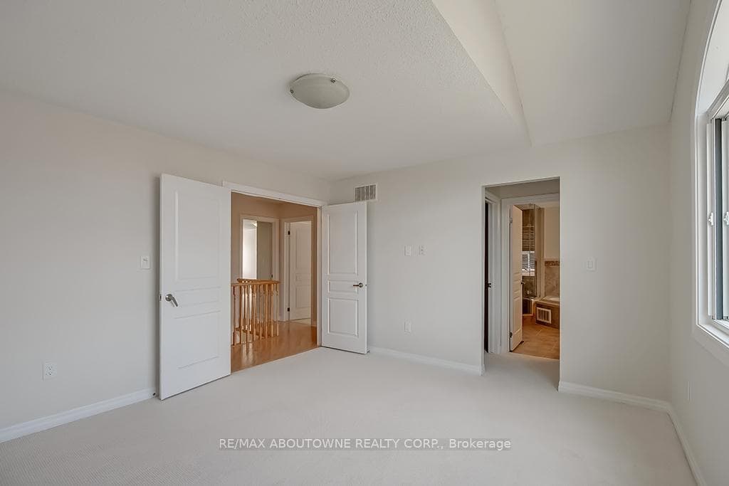 293 Goutouski Crescent photo 27