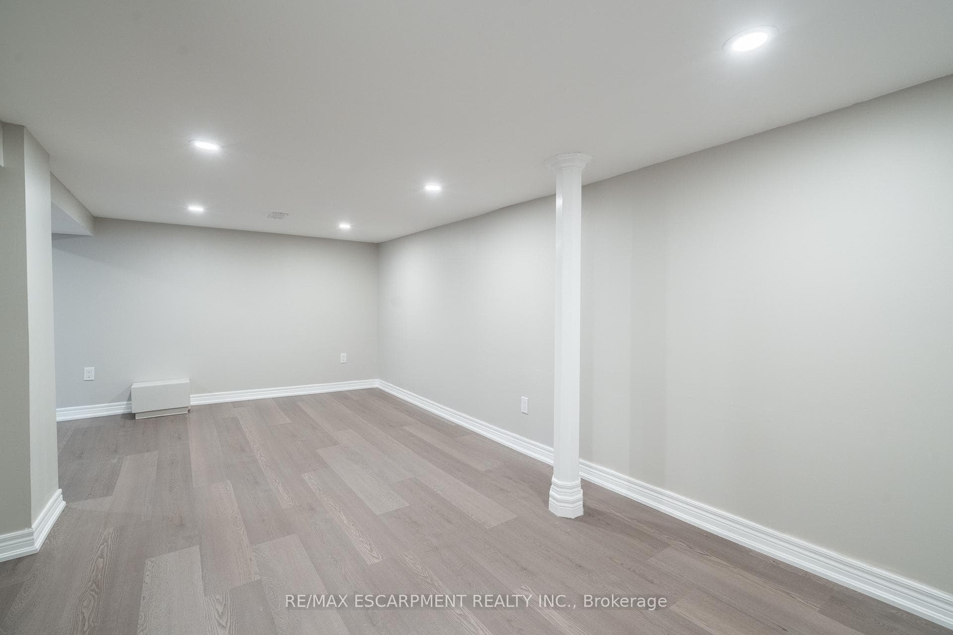 242 Glendale Avenue photo 32
