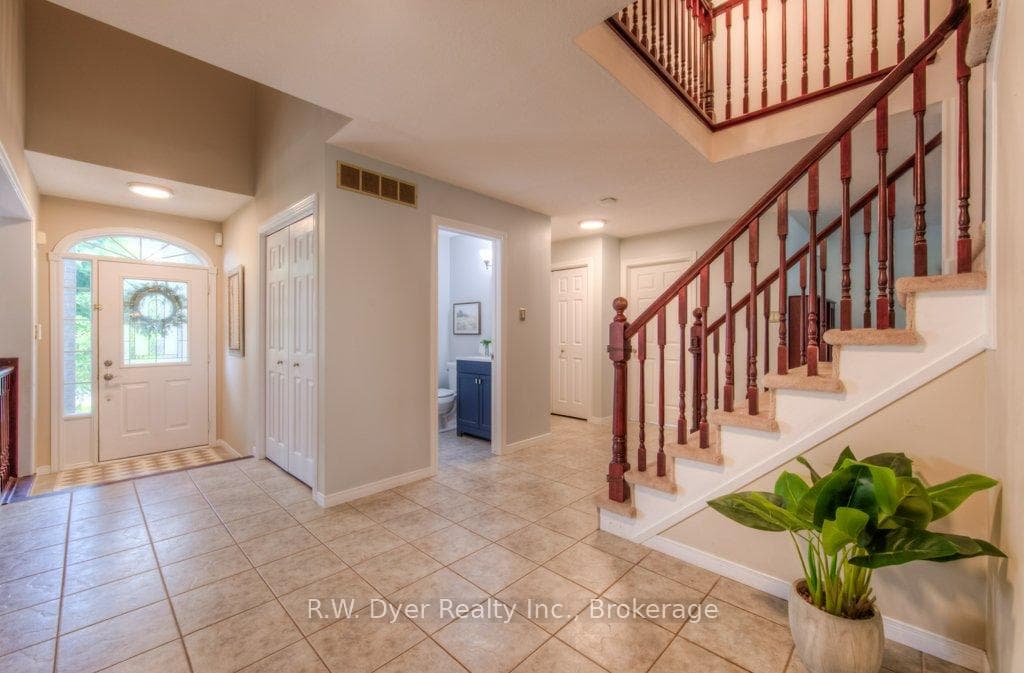 12 Hale Court photo 7