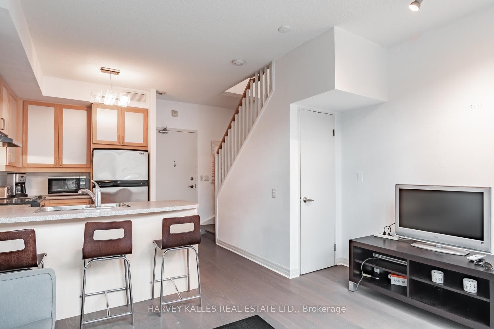 901 Queen Street Unit 204 photo 7