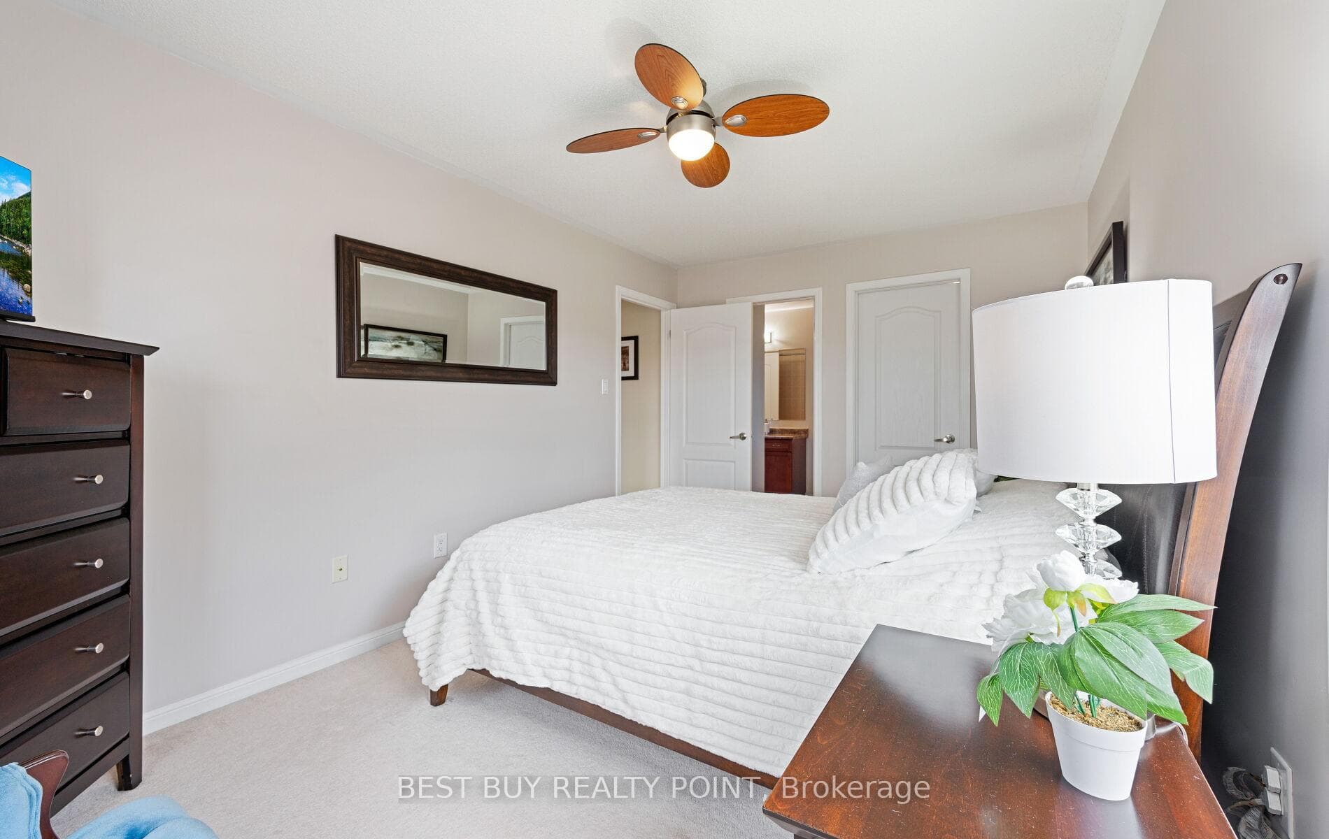 798 Shortreed Crescent photo 36