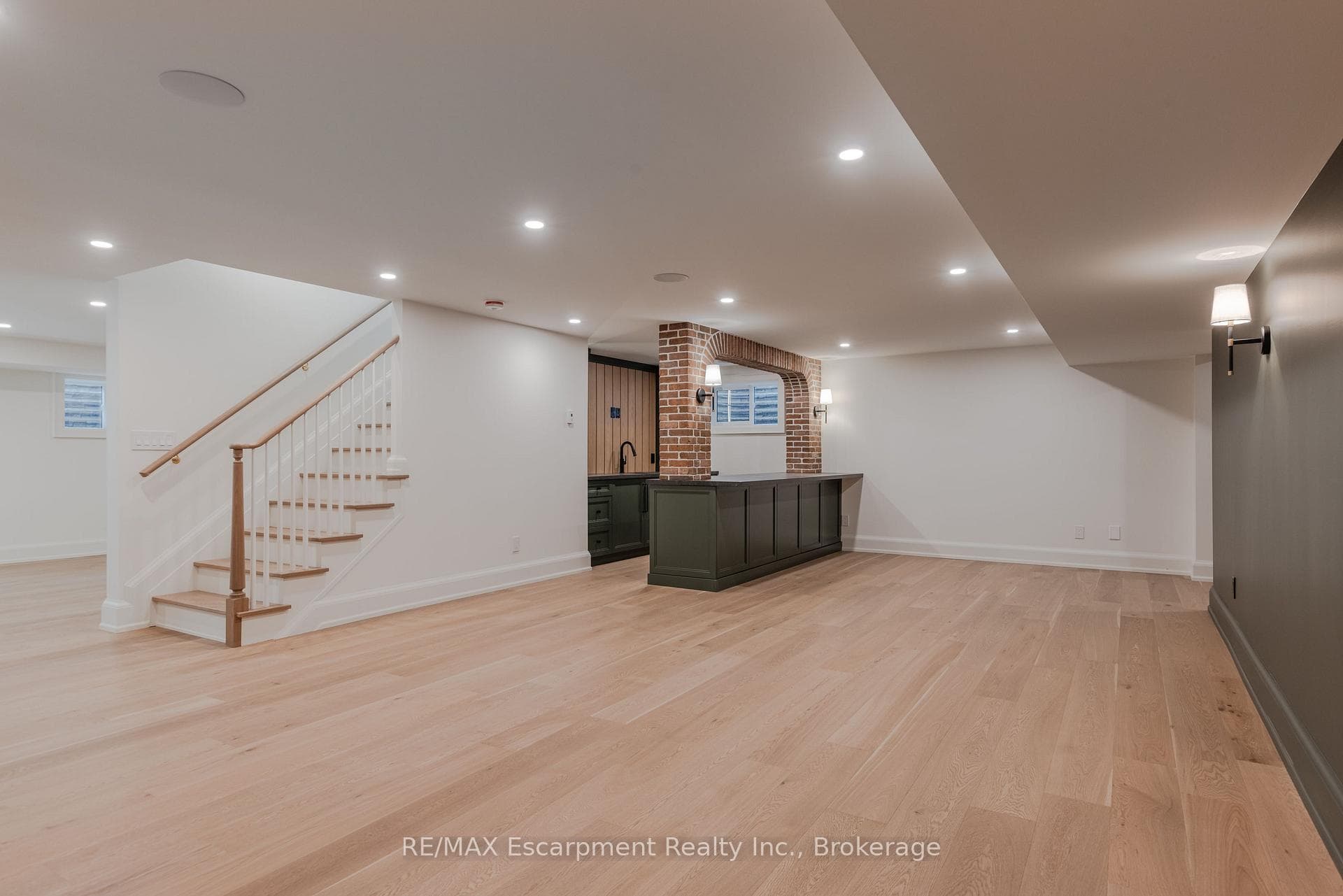 130 Edgecliffe Place photo 38