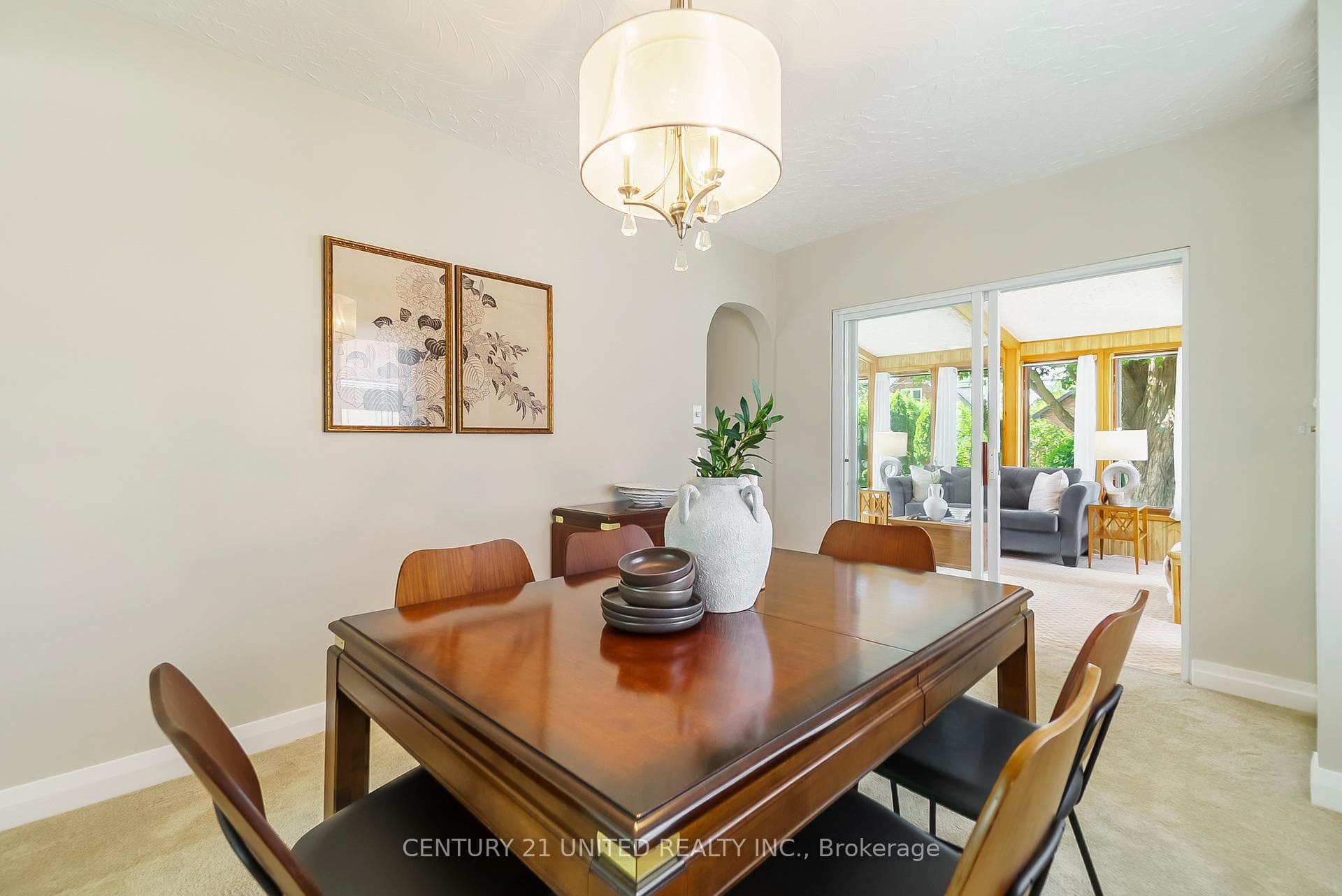 635 Montrose Street photo 14