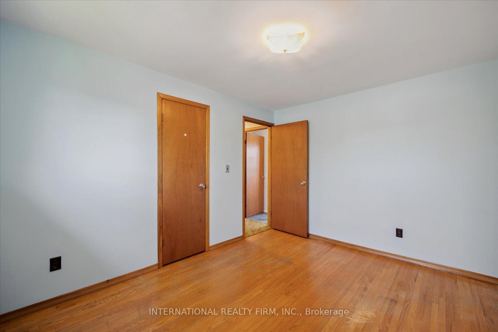 560 Tennyson Avenue photo 16