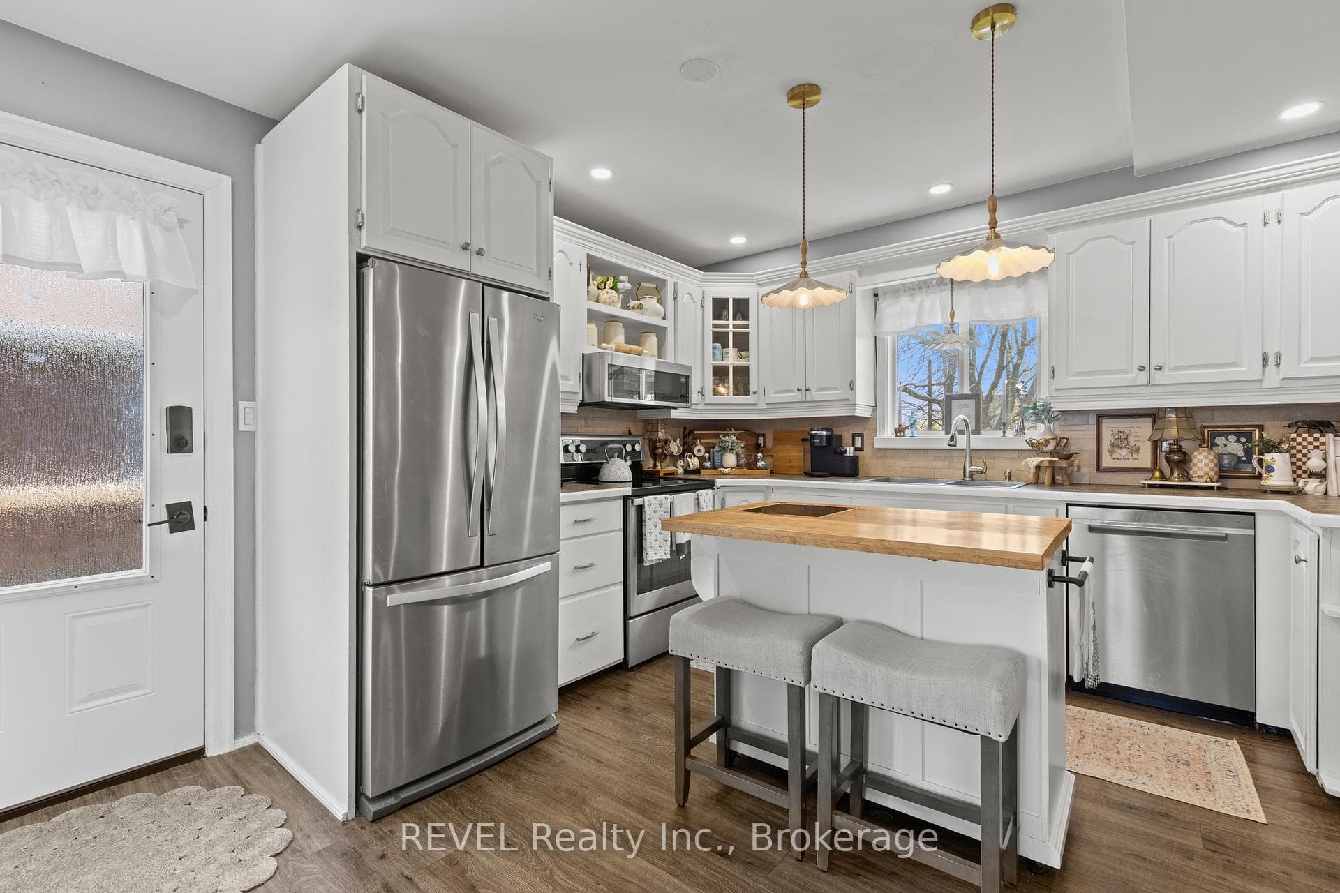 41 Rose Avenue photo 6