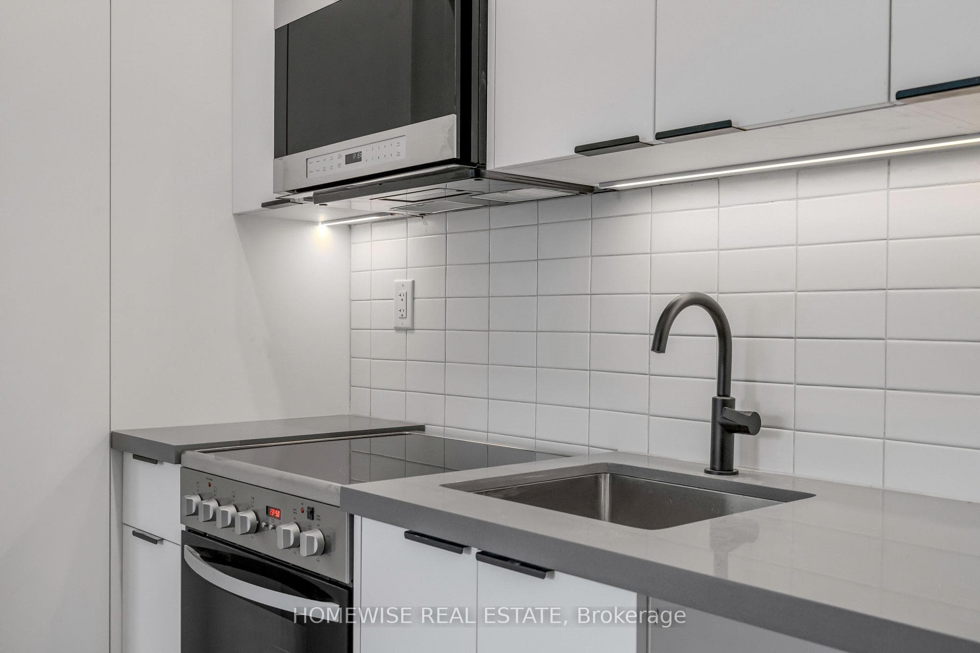 5 High Park Boulevard Unit 204 photo 8
