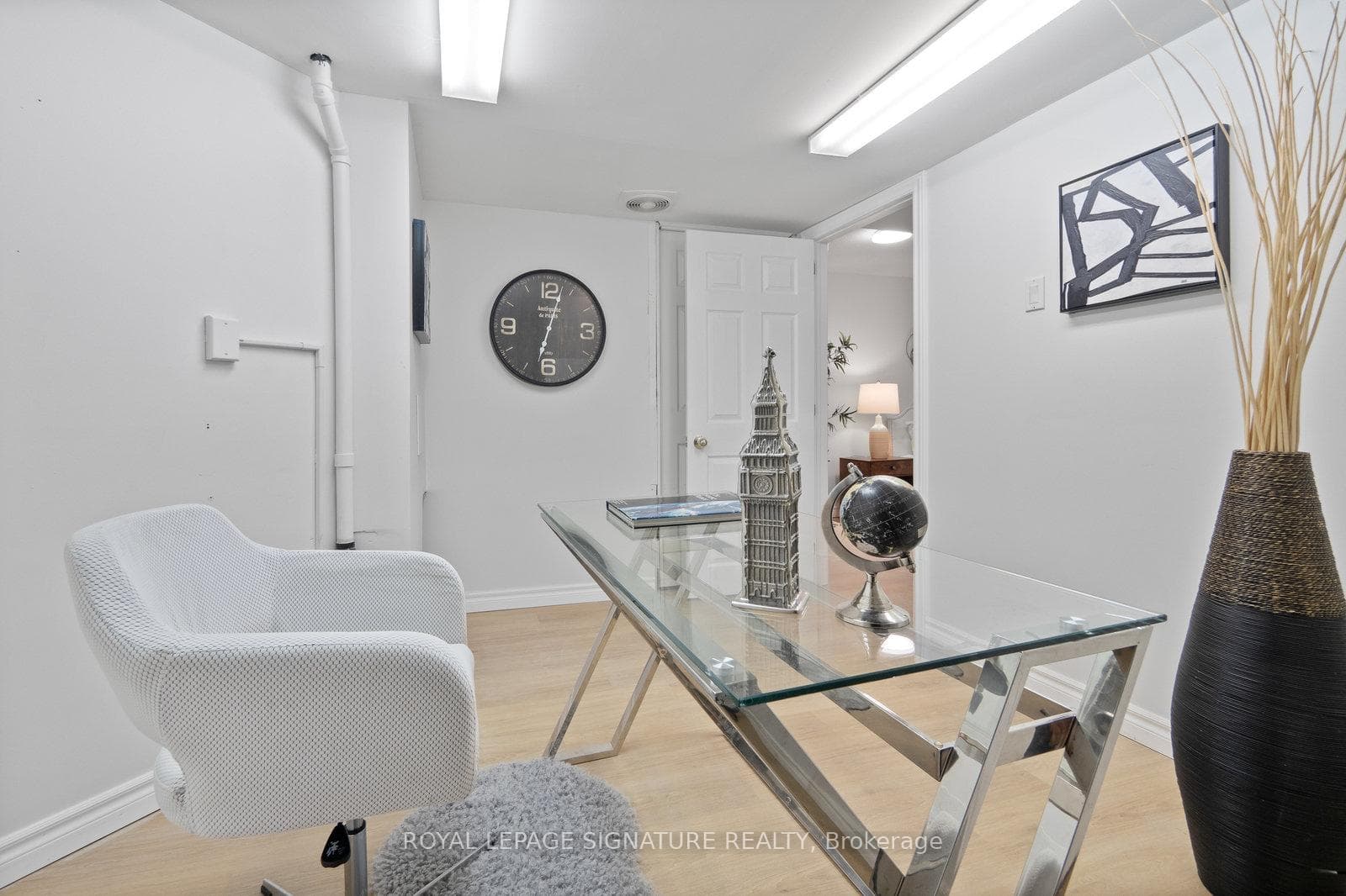 1374 Treeland Street photo 32