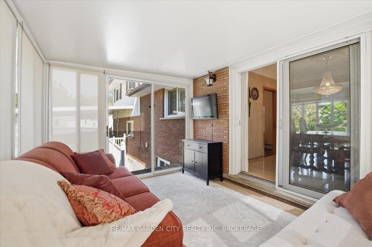 3 season Sunroom off the dining