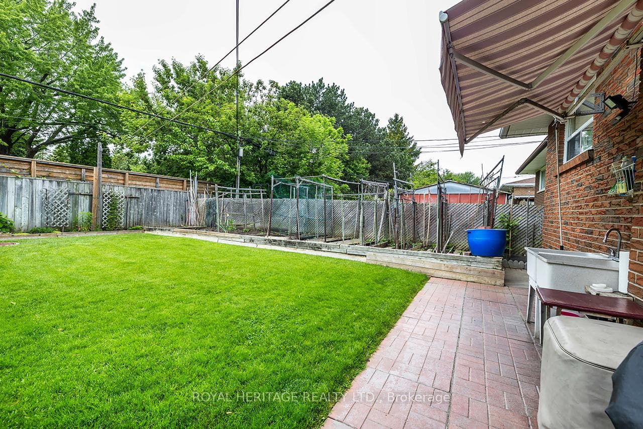 outdoor kitchen area