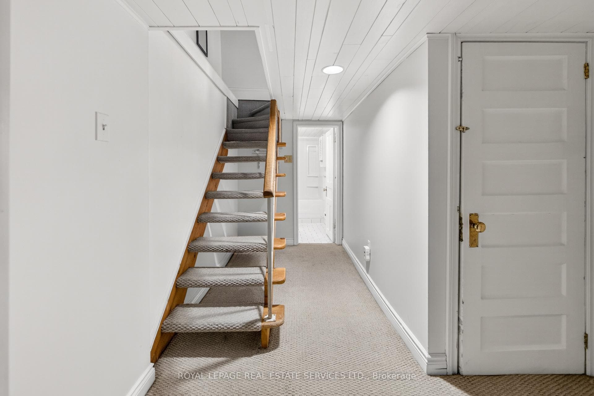 stairs to lower level