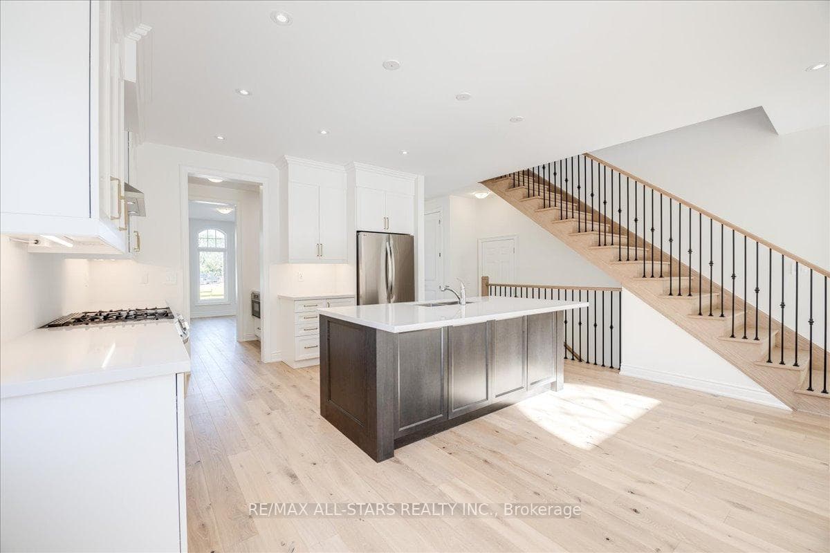 Ent to garage conveniently located beside kitchen