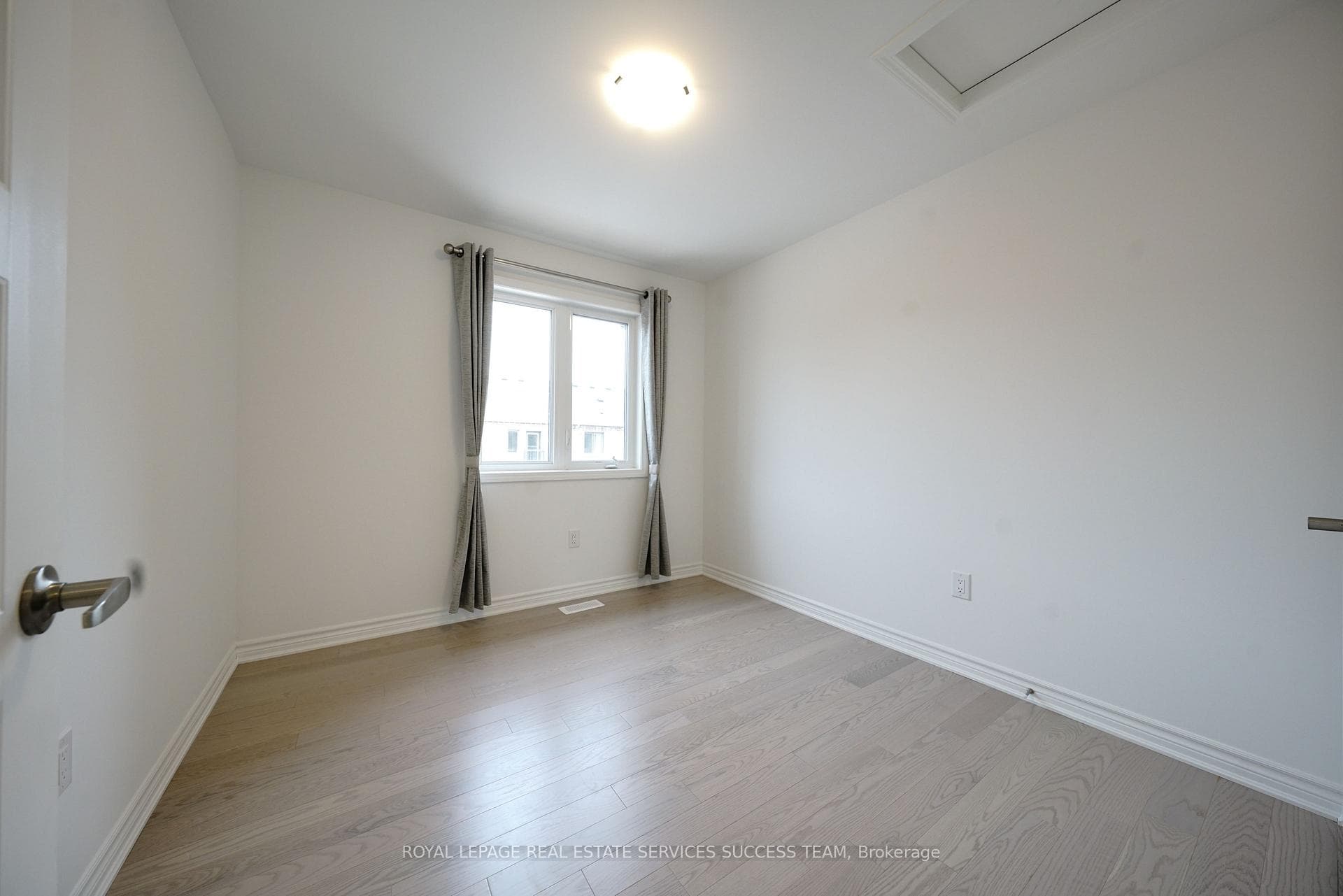 1377 Kobzar Drive photo 17