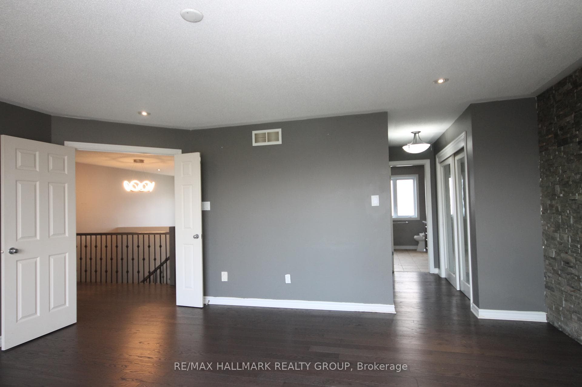 322 FAIRLAKES Way photo 26