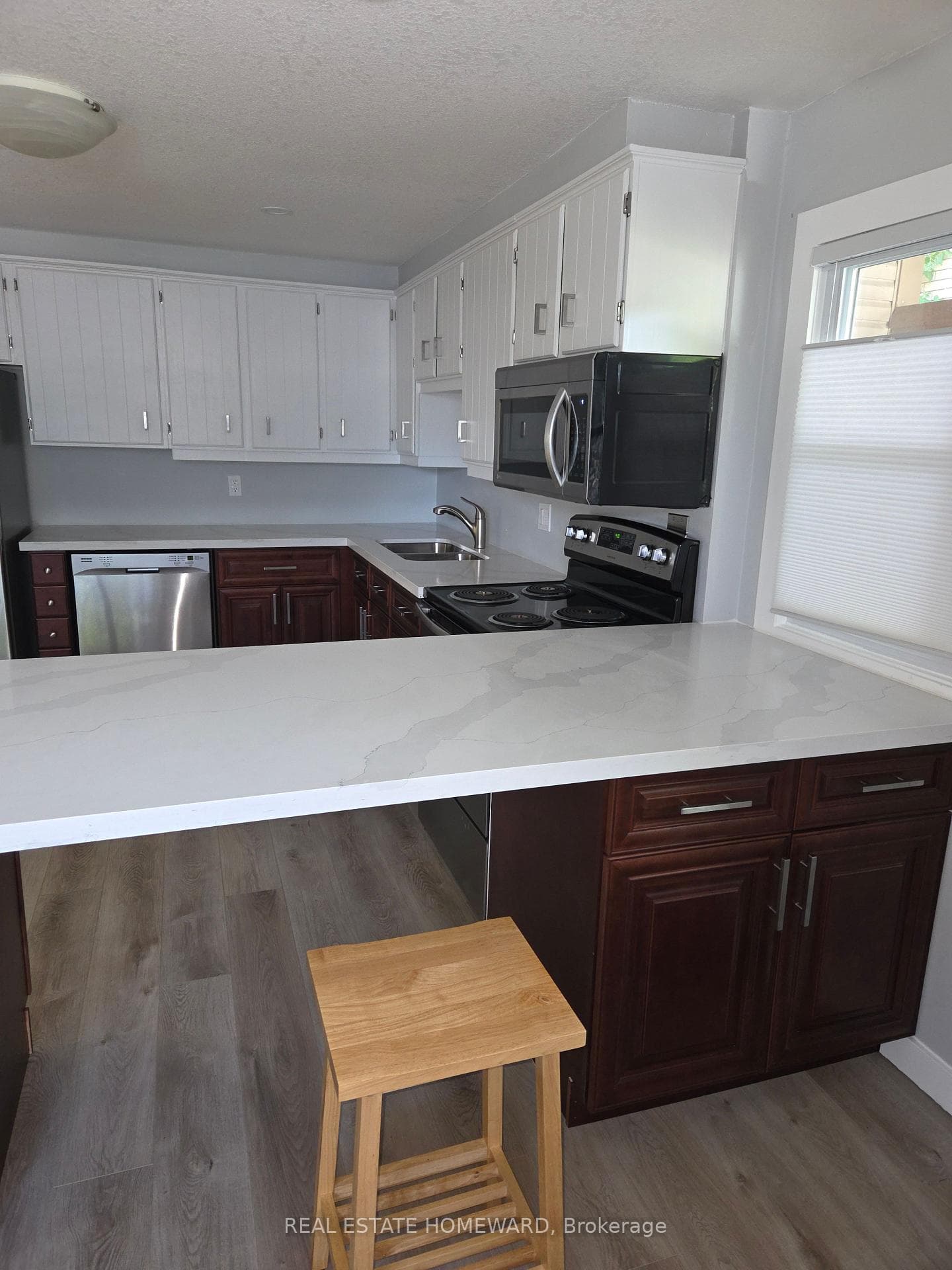 7 Bristow Court Unit B photo 5