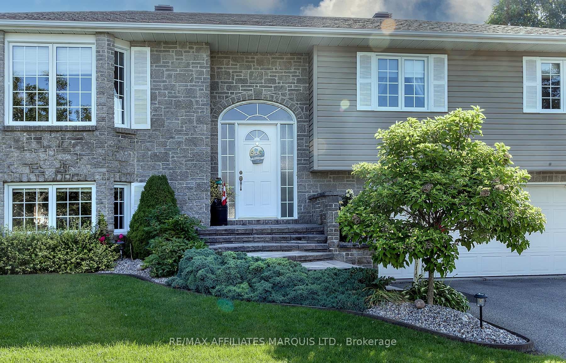5563 Bridlewood Court photo 2