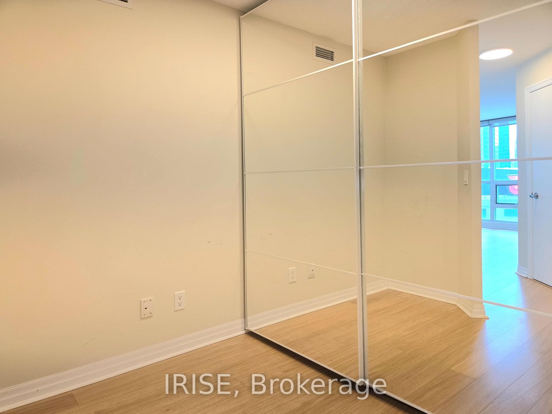 16 Yonge Street Unit 902 photo 19