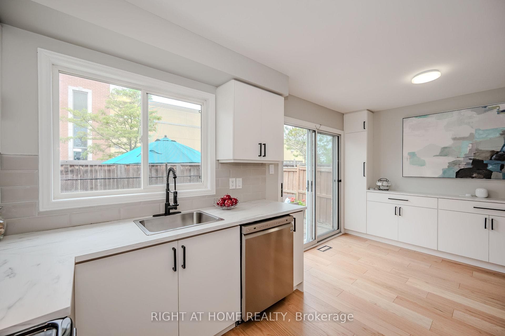 81 Ronan Crescent photo 15