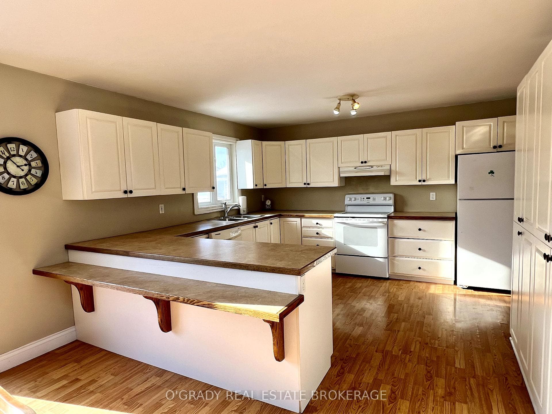 1868 Merwin Lane photo 11