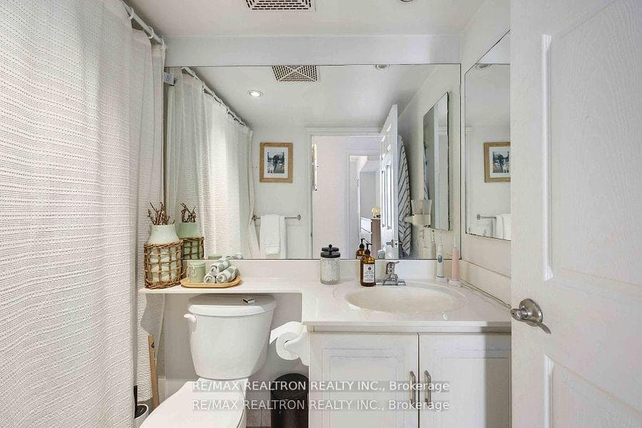 270 Wellington Street Unit Ph24 photo 13