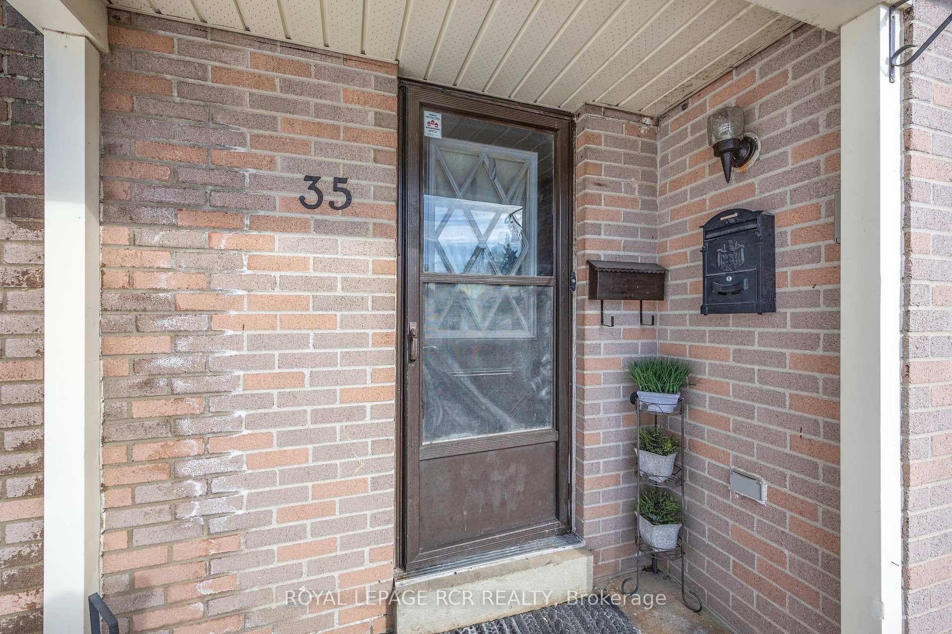 35 Diane Drive photo 3