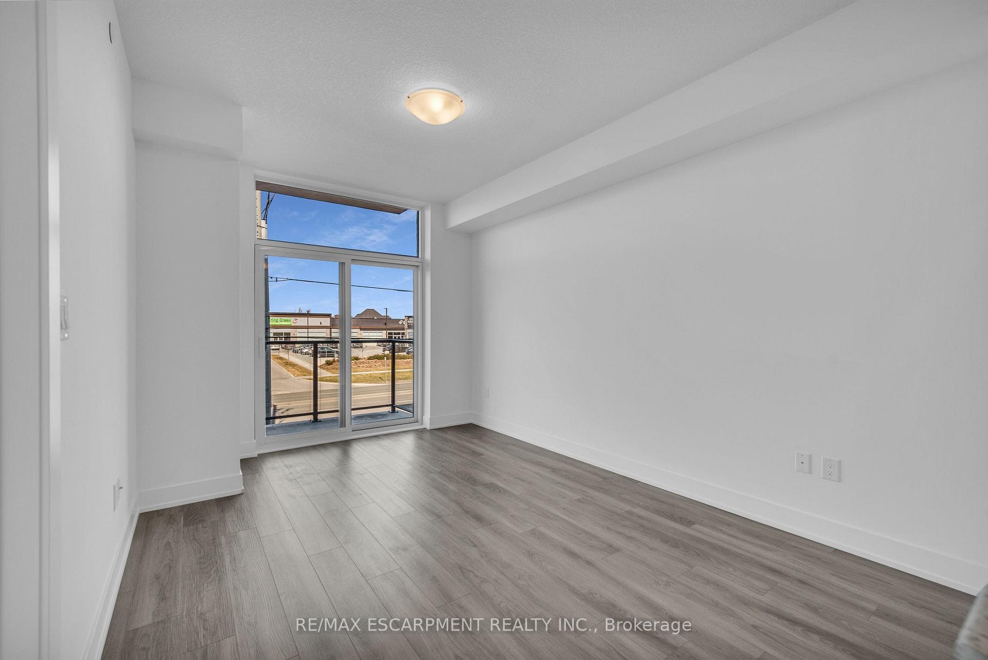 470 Dundas Street Unit 206 photo 10