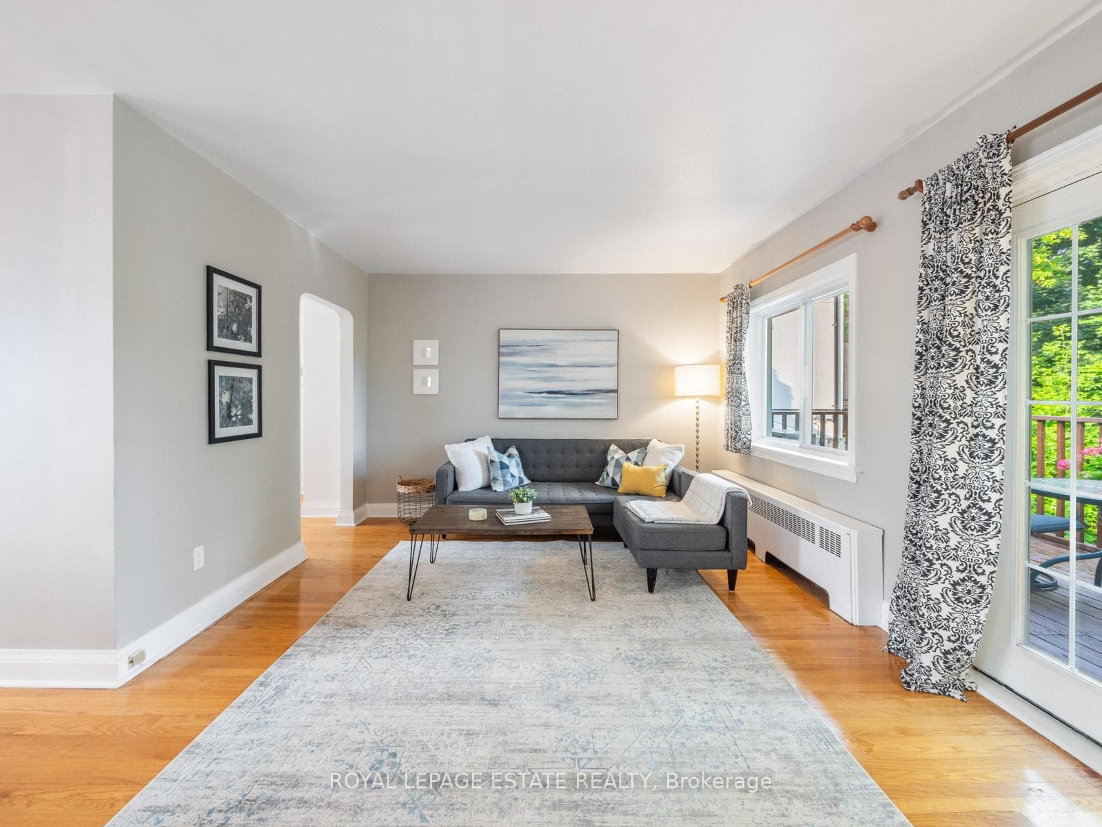 4669 Dundas Street photo 5