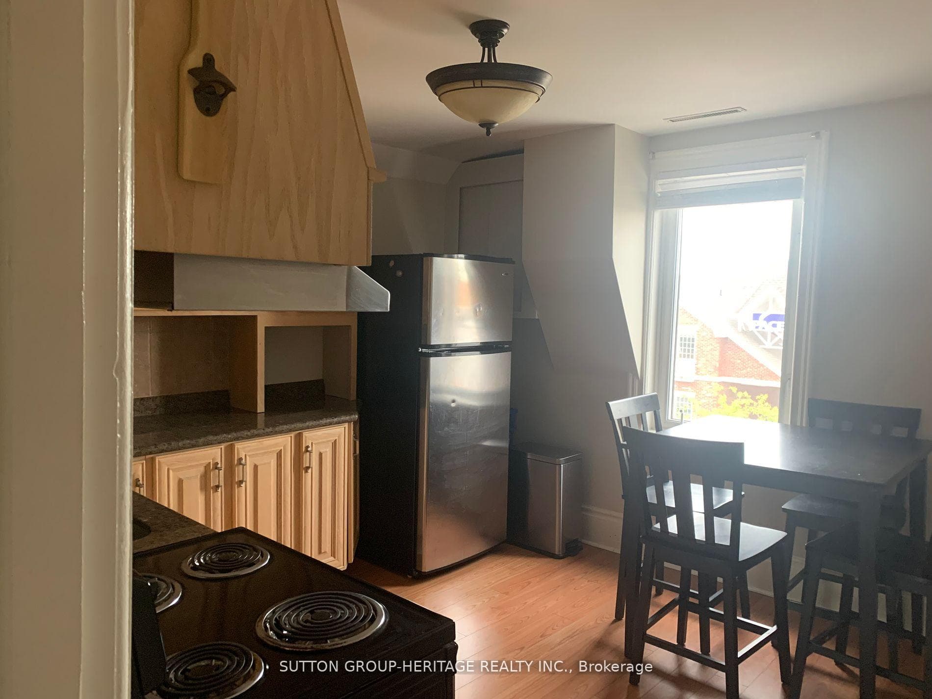 Eat-in Kitchen