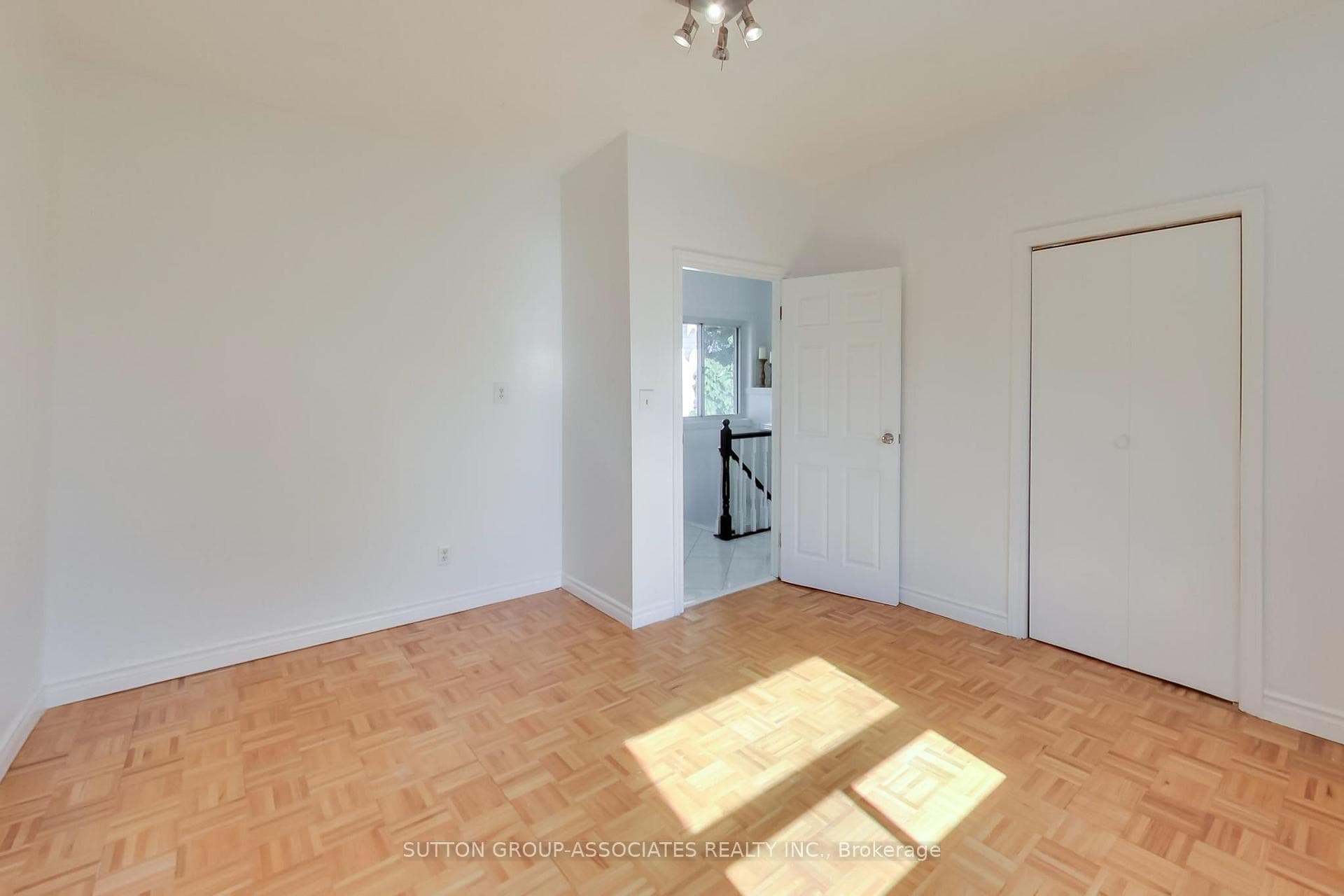 175 Earlsdale Avenue photo 9