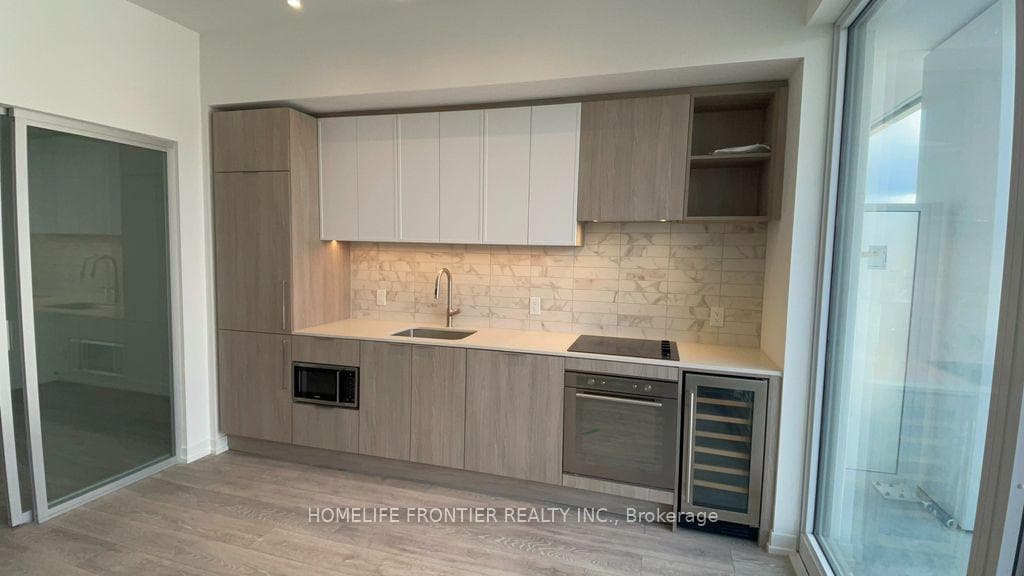 2020 Bathurst Street Unit 617 photo 3