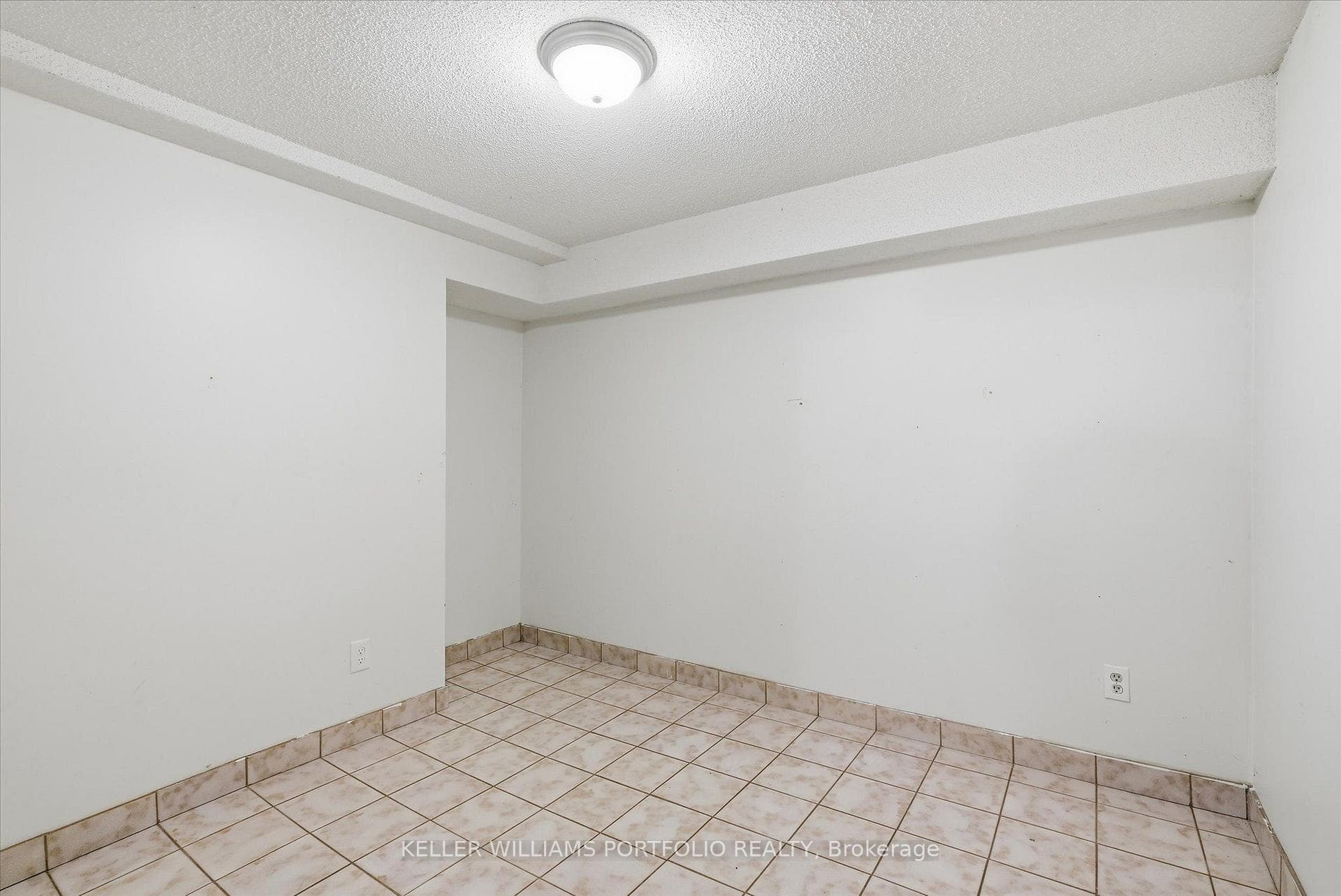 73 Jessica Gardens photo 42
