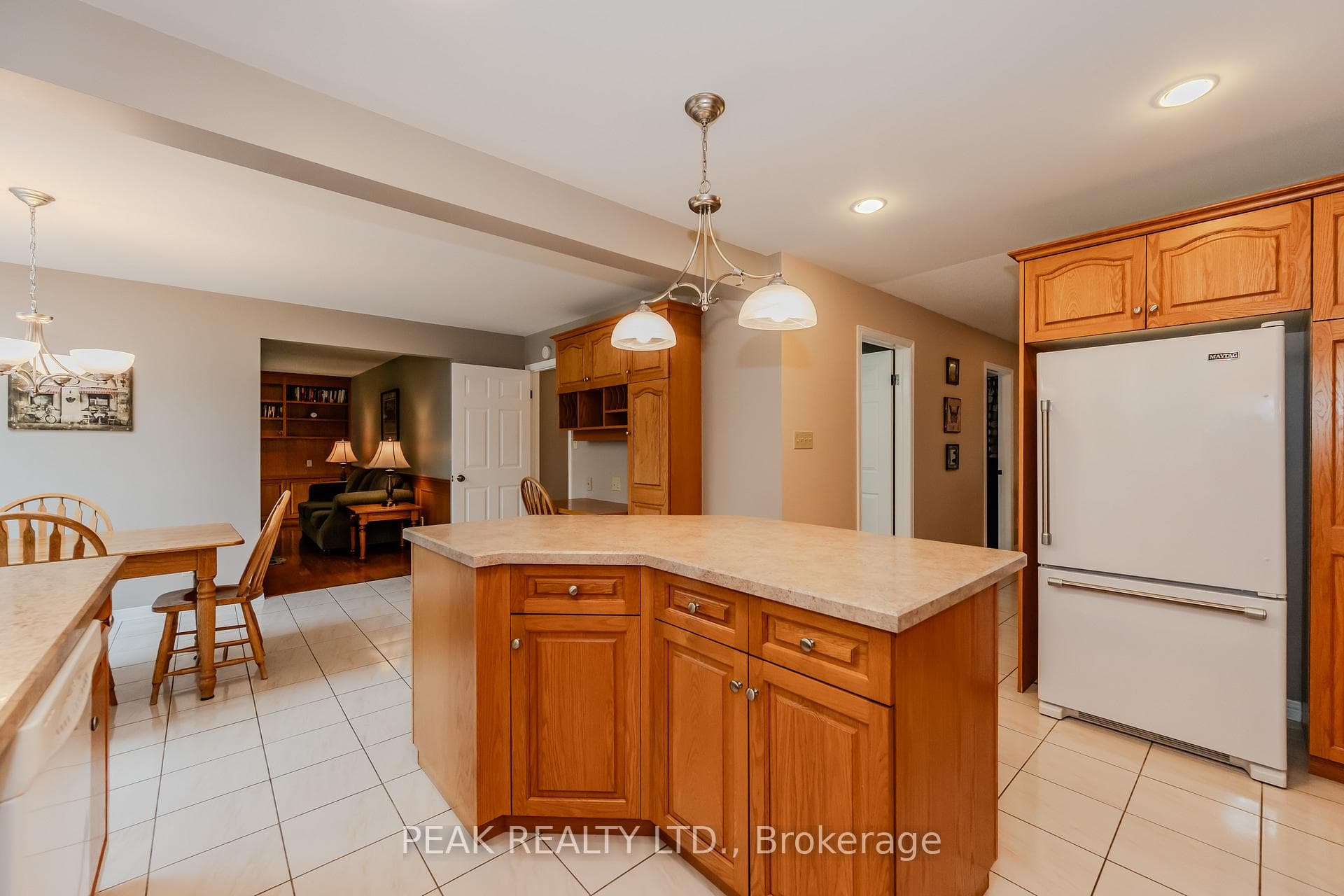 600 Stonebury Crescent photo 10