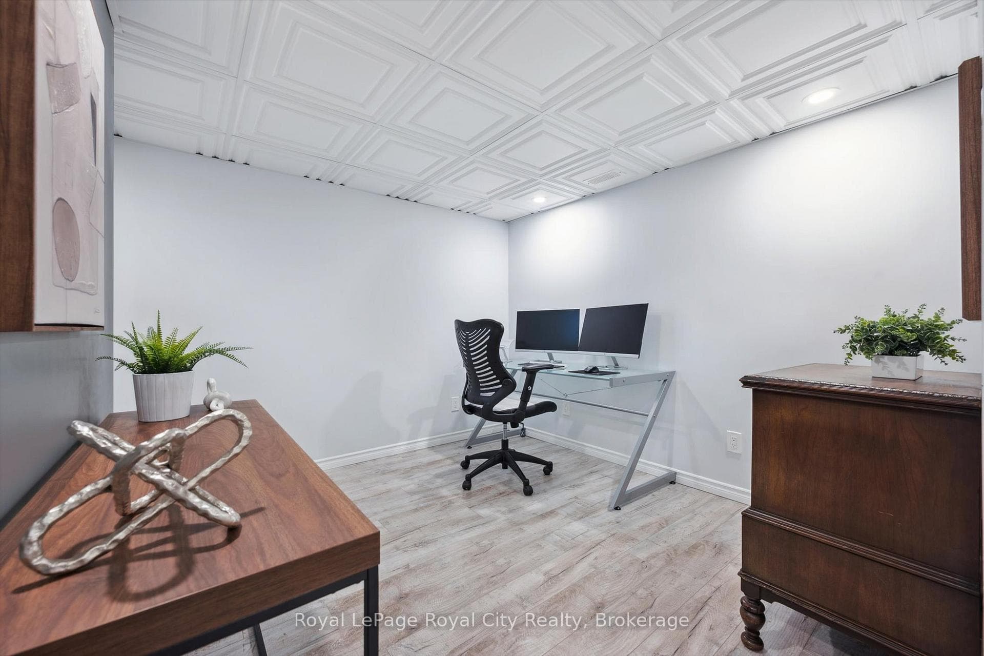 98 Kay Crescent photo 31