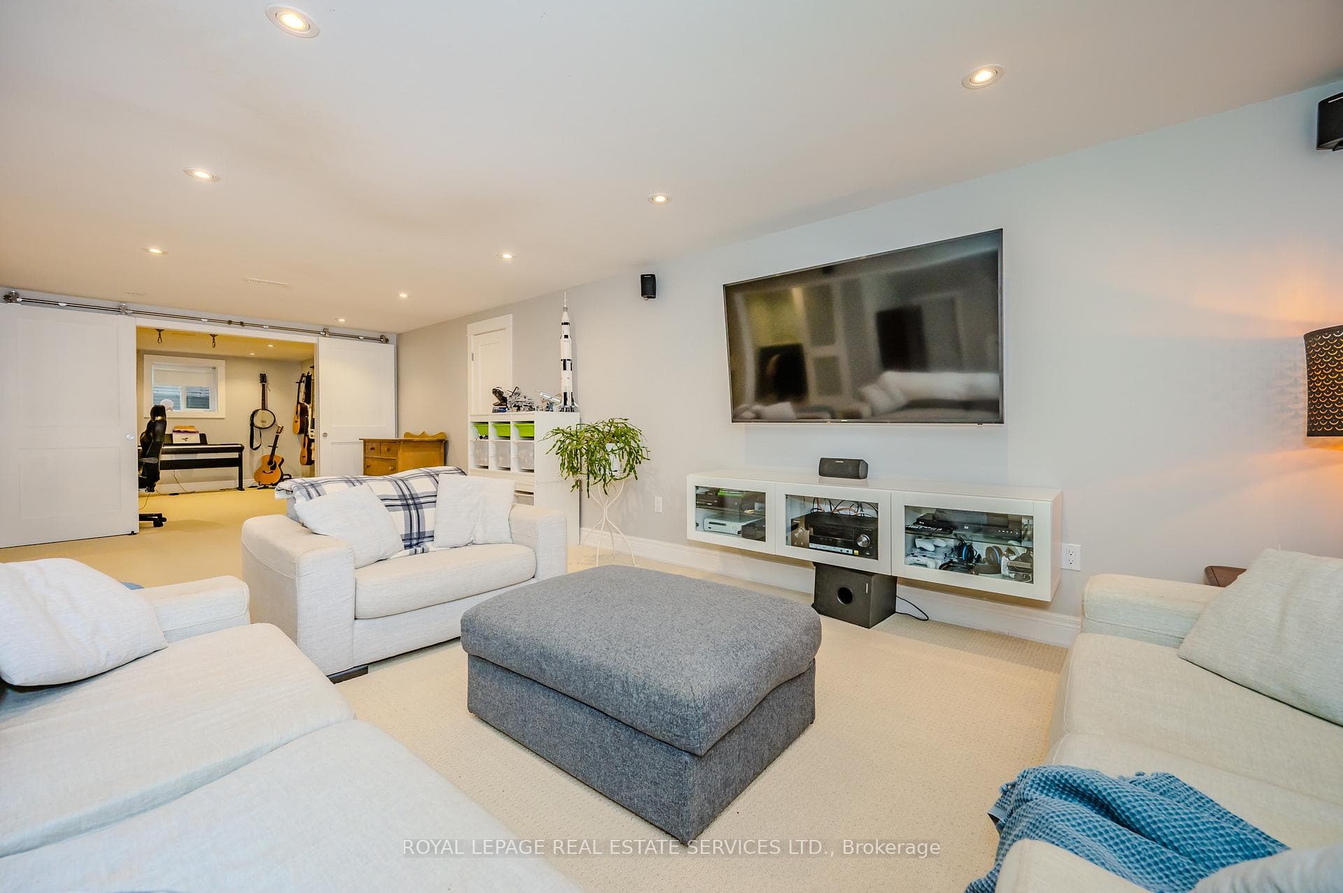 433 Pinegrove Road photo 23