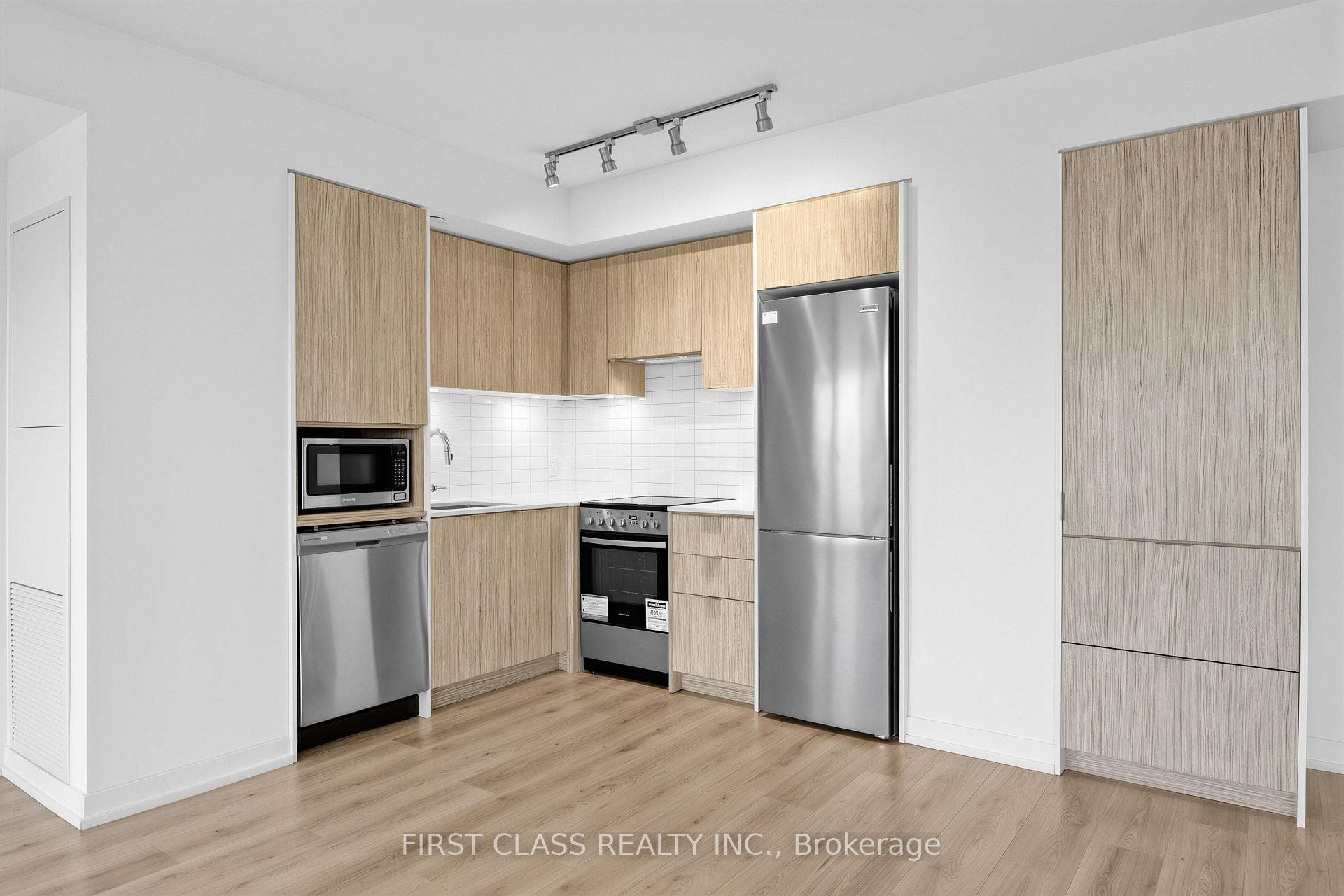 395 Bloor Street Unit 4203 photo 23