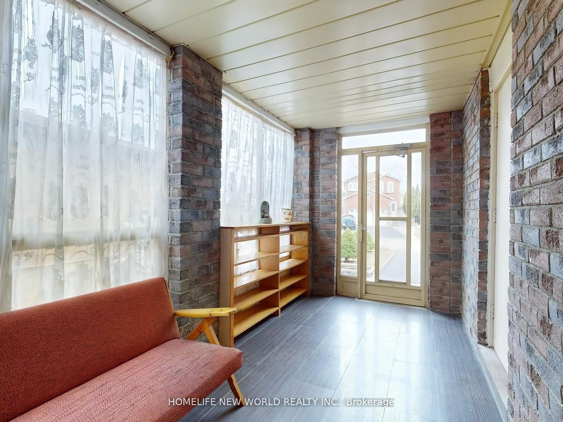 139 Galbraith Crescent photo 3