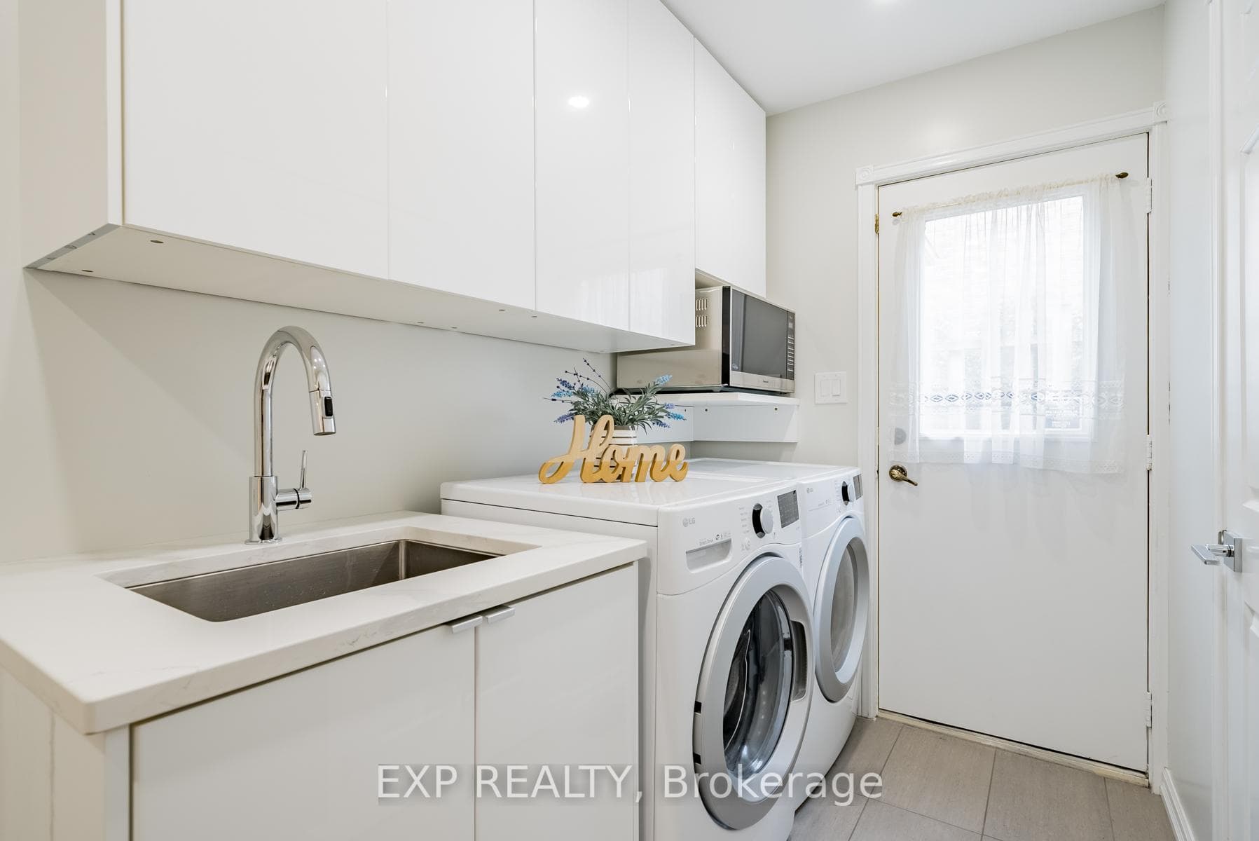 505 Broadgreen Street photo 16
