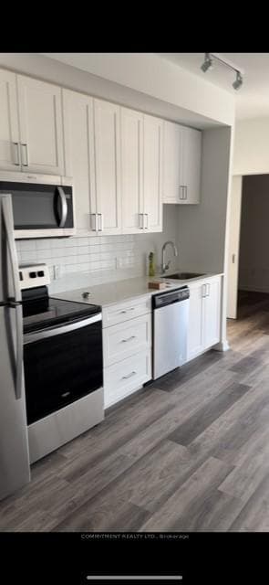 430 Essa Road Unit 421 photo 4