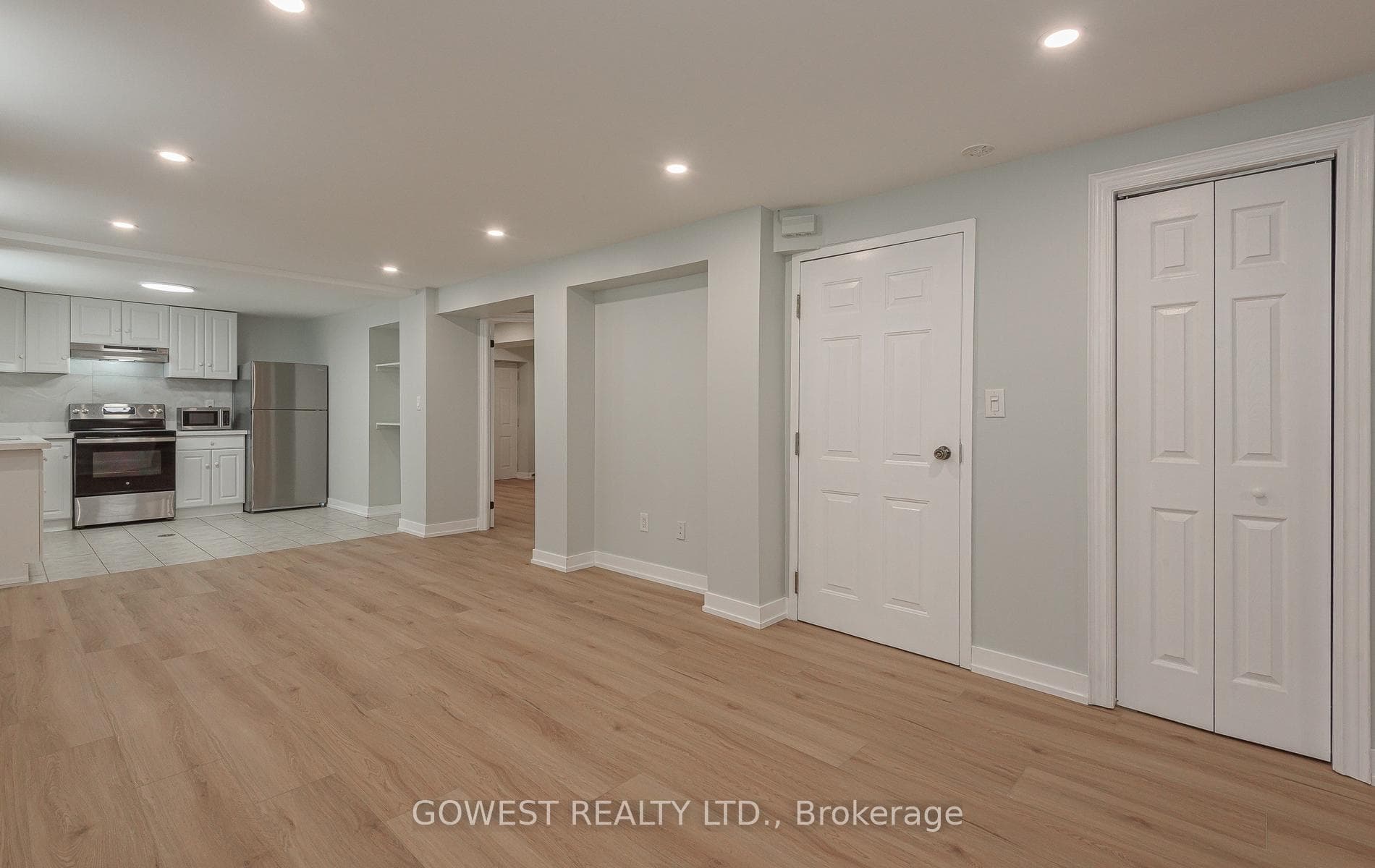 134 Grenadier Road Unit 4 photo 5