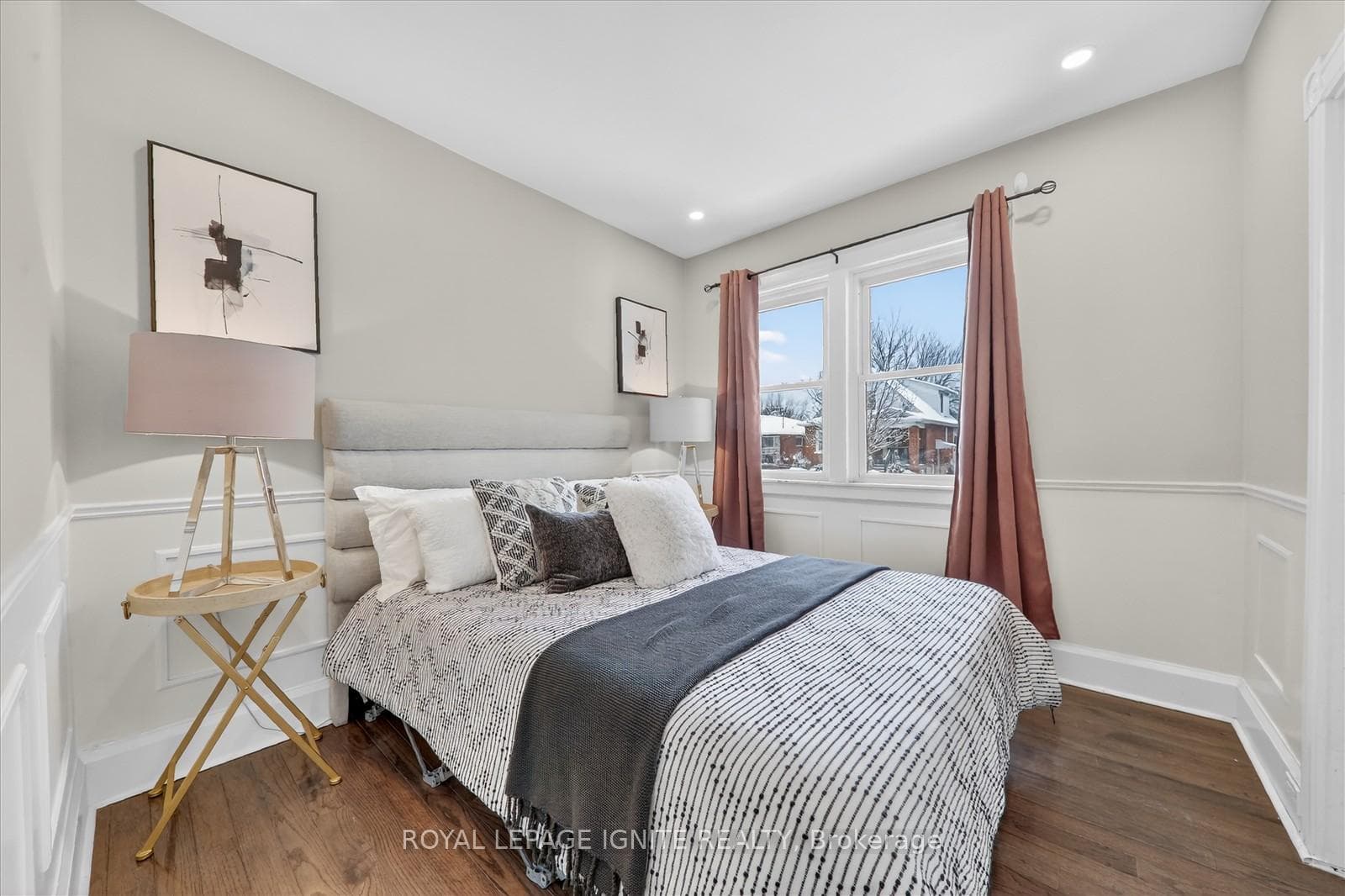 390 Jarvis Street photo 11