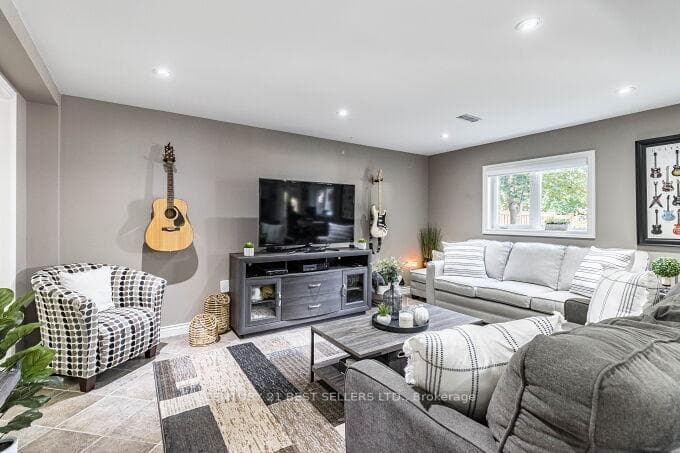 43 Gooderham Drive photo 31
