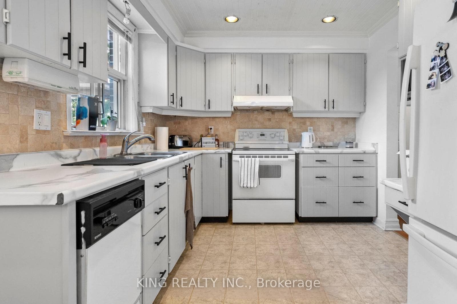47 Fairview Ave Avenue photo 5