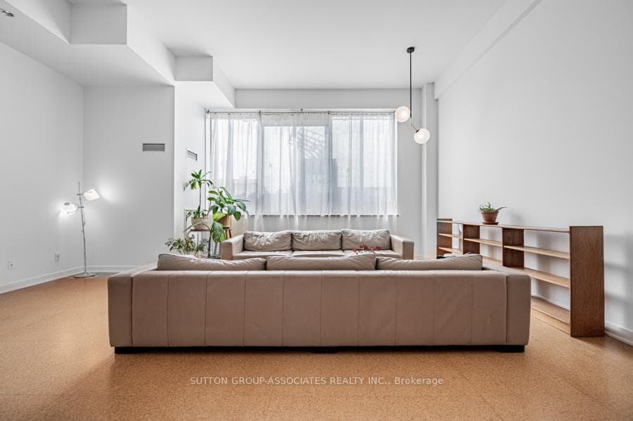 160 Baldwin Street Unit 319 photo 4