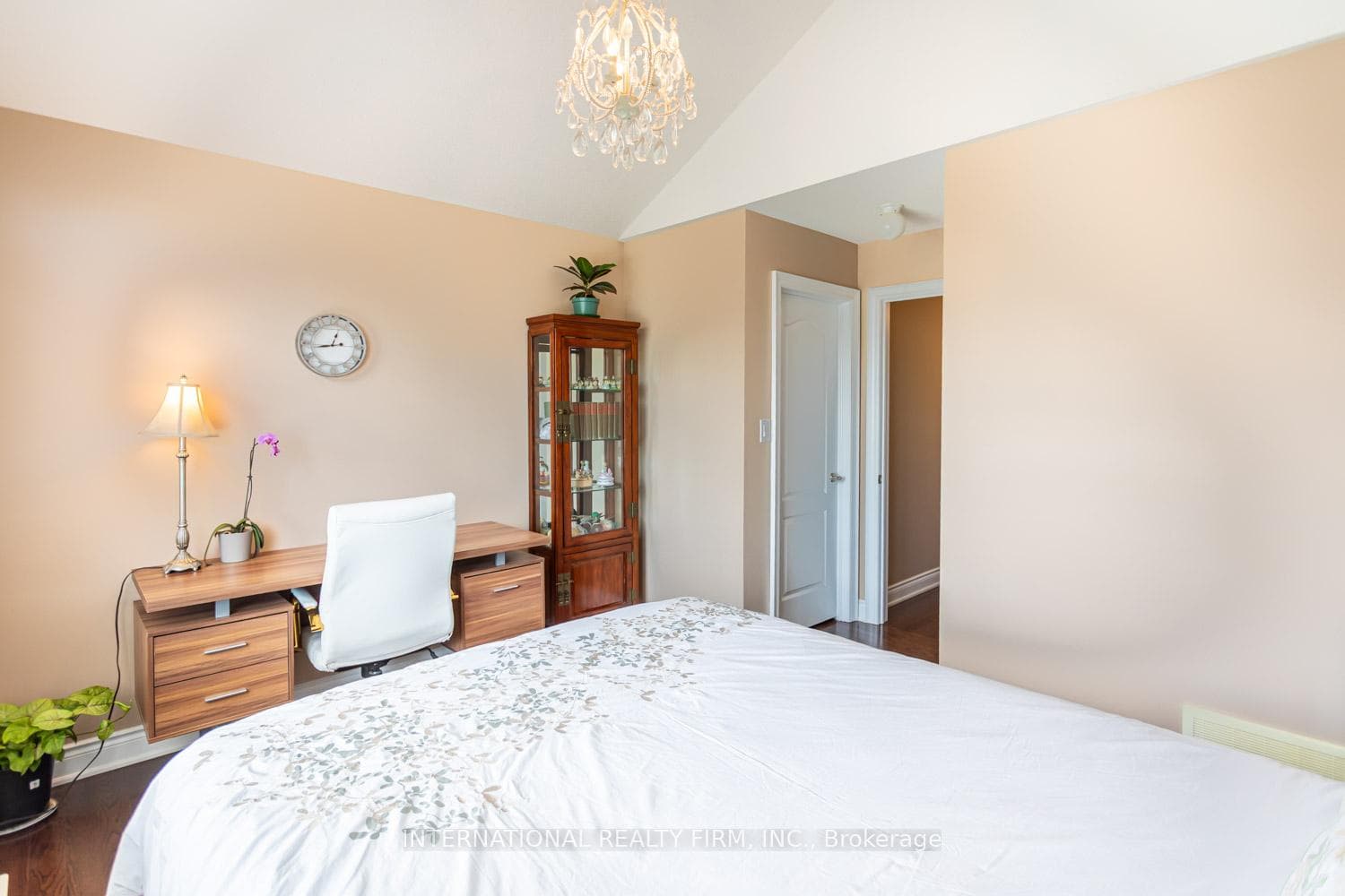 LARGE 2ND BEDROOM WITH WALK-IN CLOSET