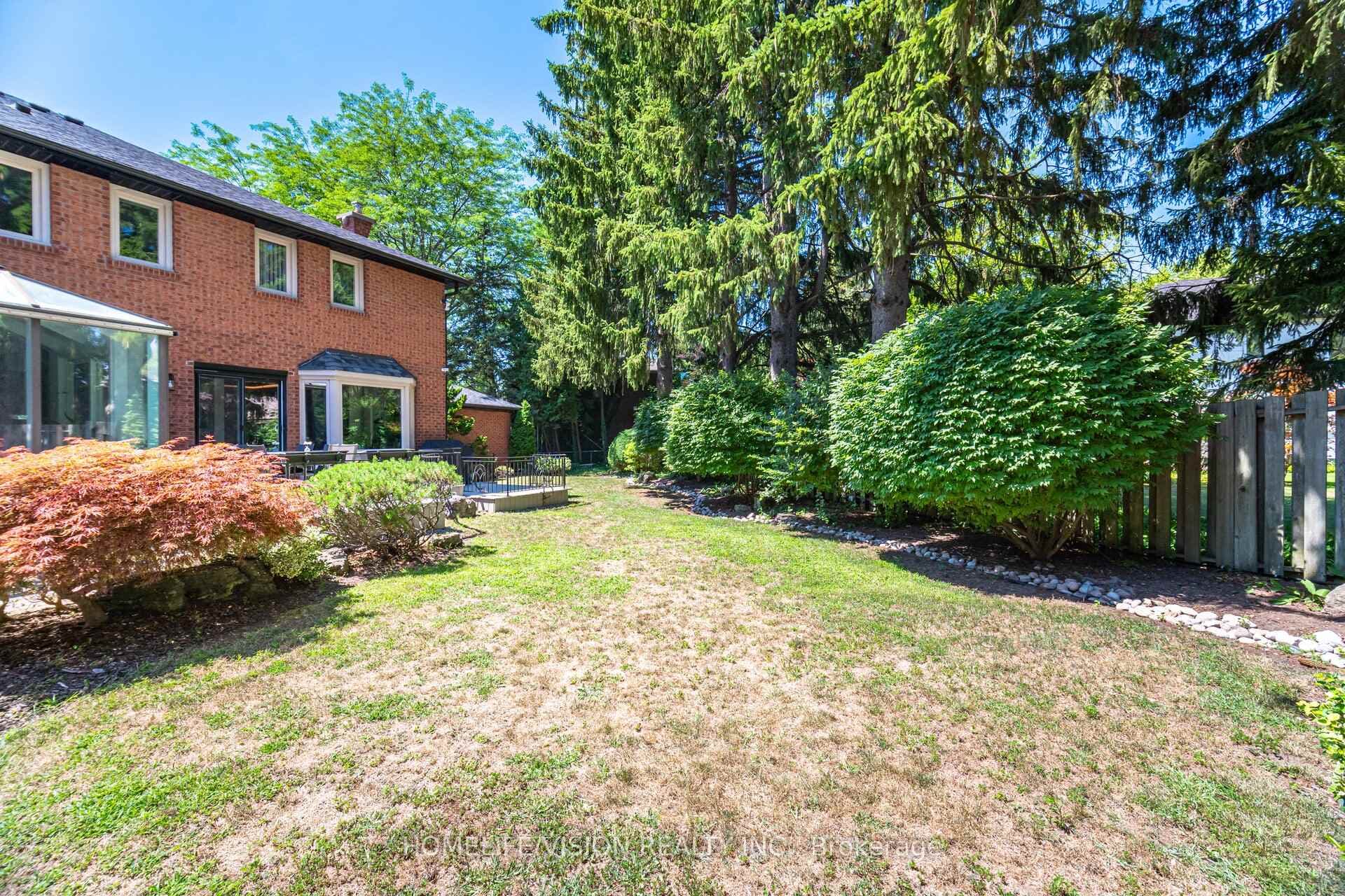 1298 Bunsden Avenue photo 38