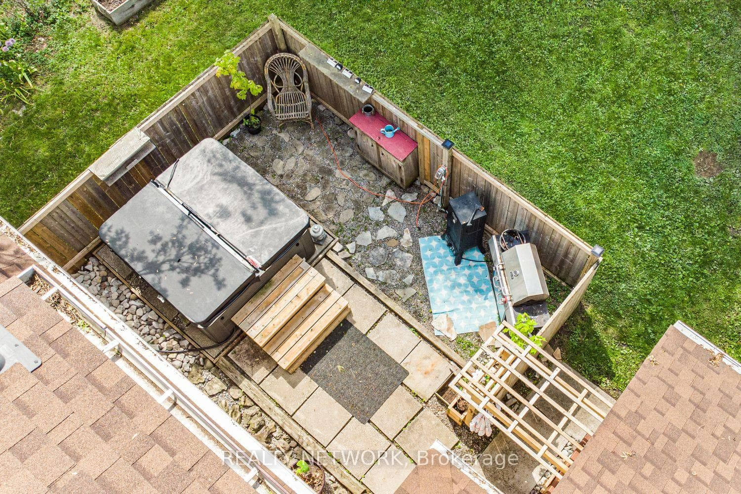 32 Grant Avenue photo 45