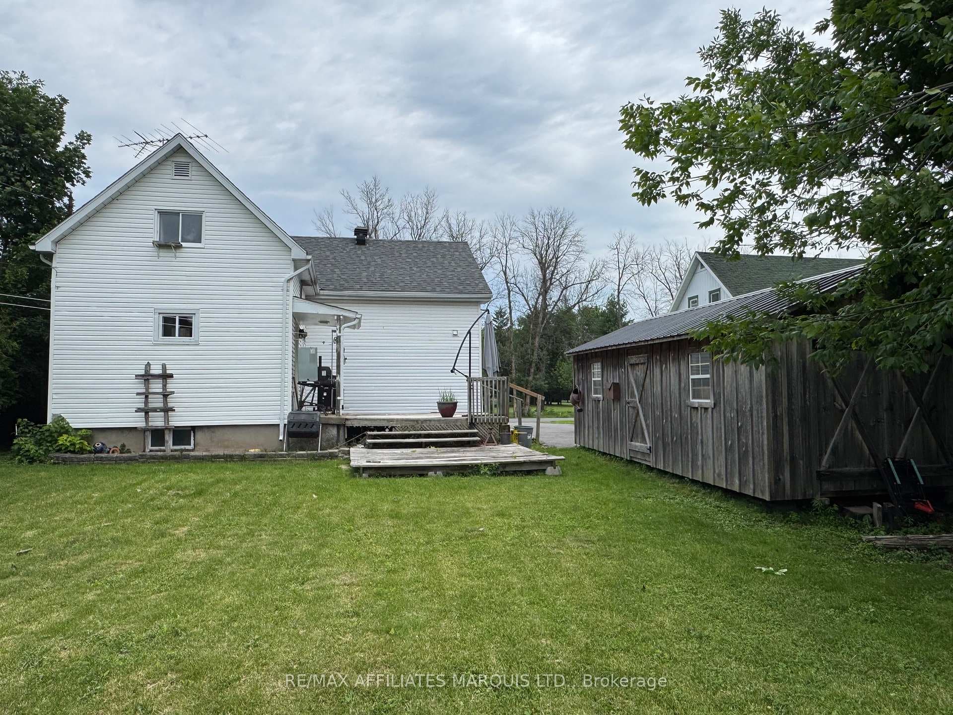42 Laurier Drive photo 5