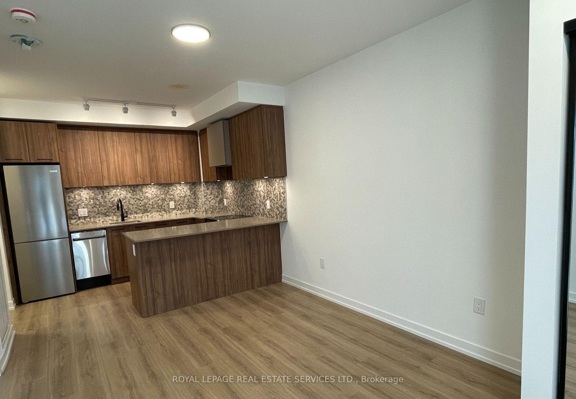 30 Lagerfeld Drive Unit 03 photo 4