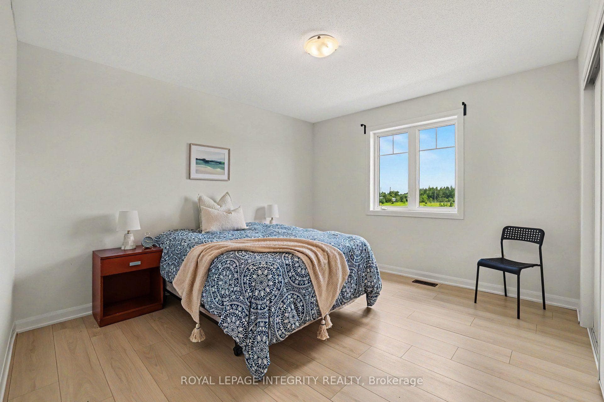 301 Cloyne Crescent photo 14