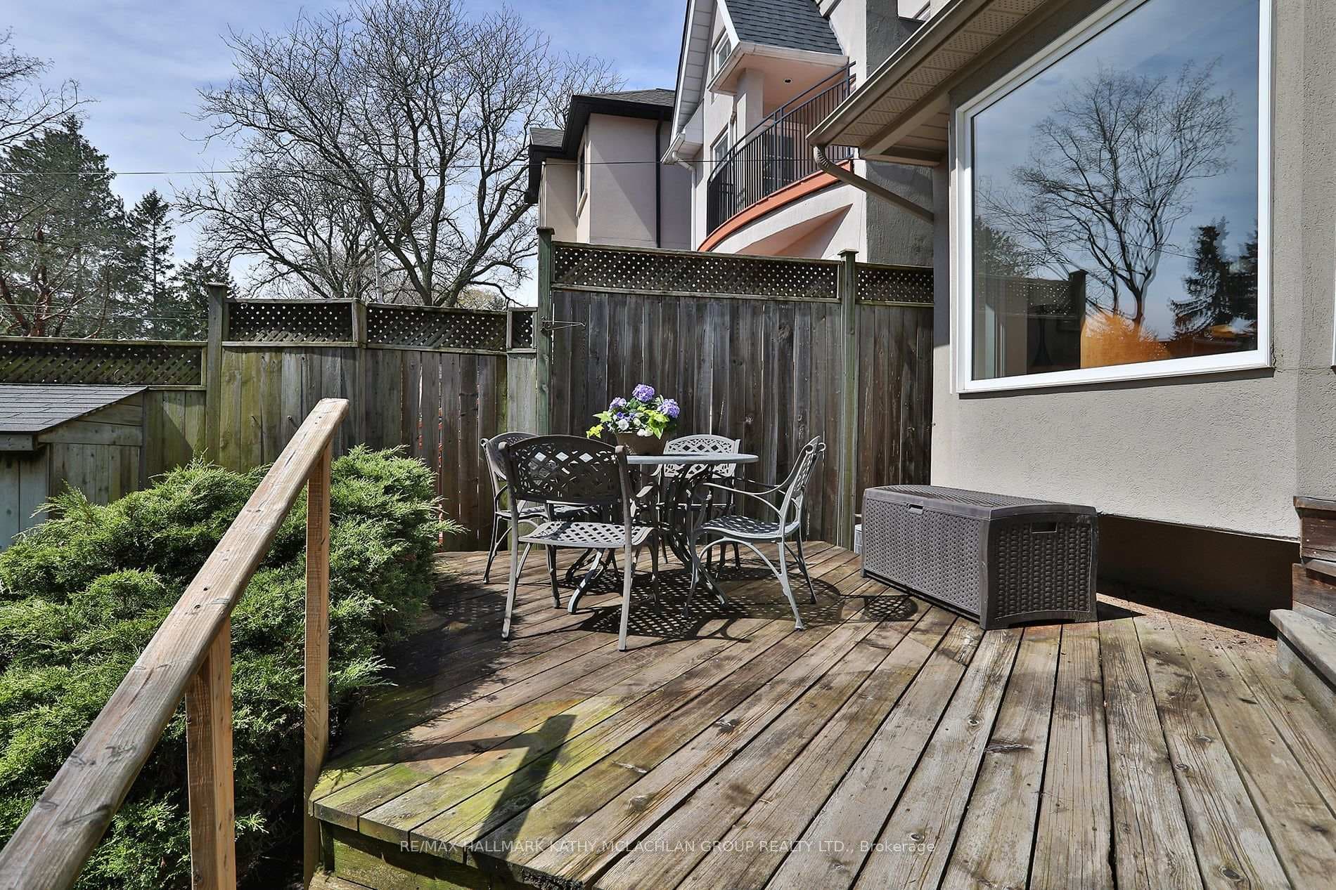733 Merton Street photo 27